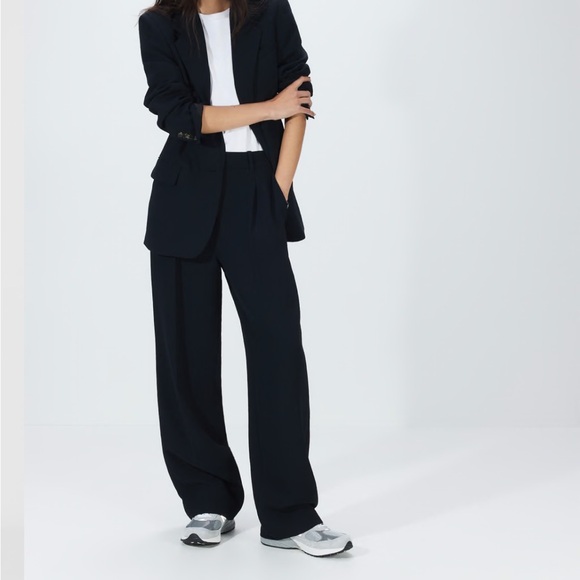 Aritzia Pants - Aritzia The Effortless Pant